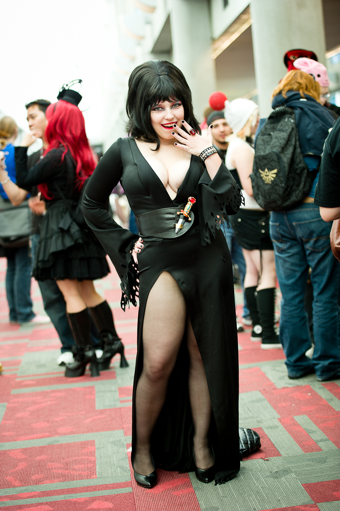 Elvira @ Fanime 2011. Photo courtesy of Mr. Muggles.